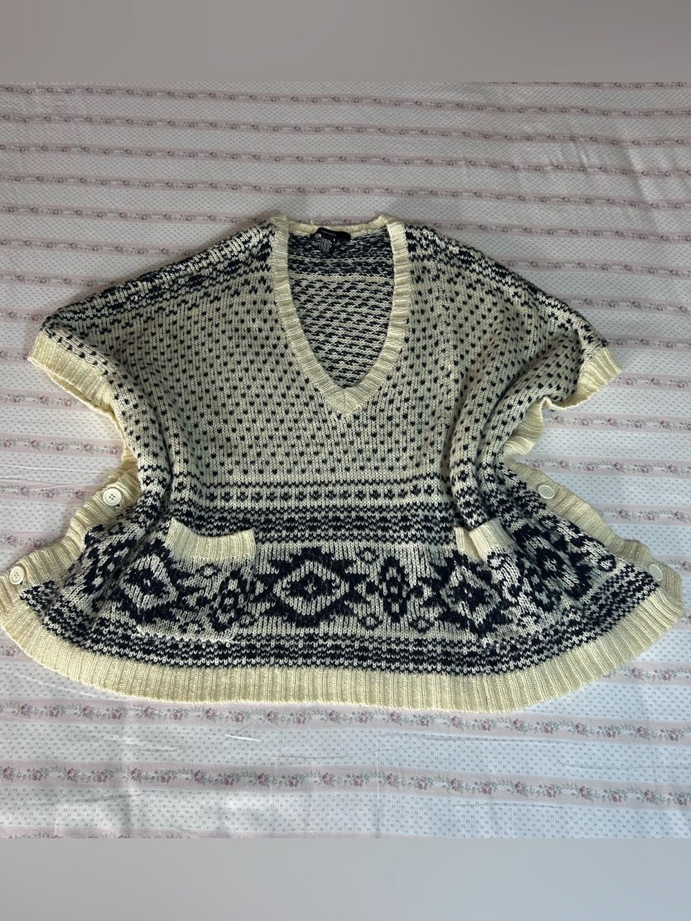 Forever 21 Cream & Black Fair Isle V-Neck Sweater Poncho